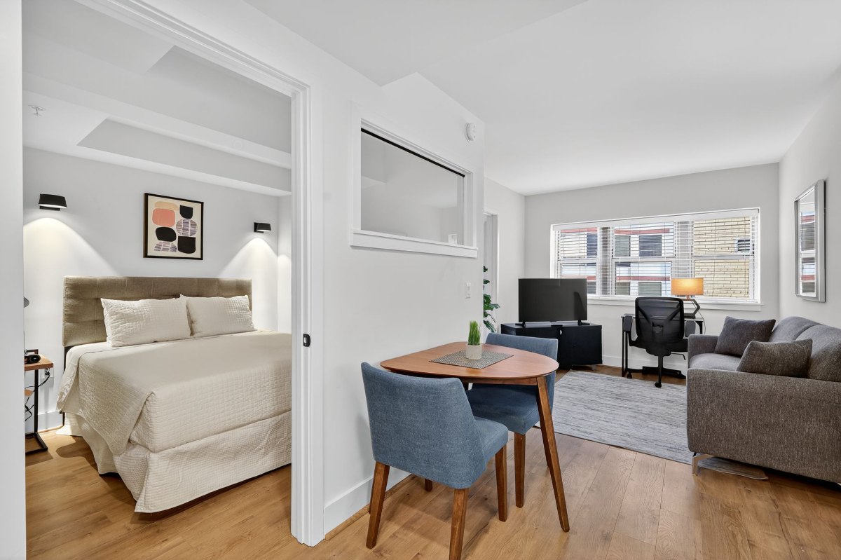 Pet-Friendly 2BR Apartment with In-Unit Washer/Dryer, AC & Wood Floors - Photo 1