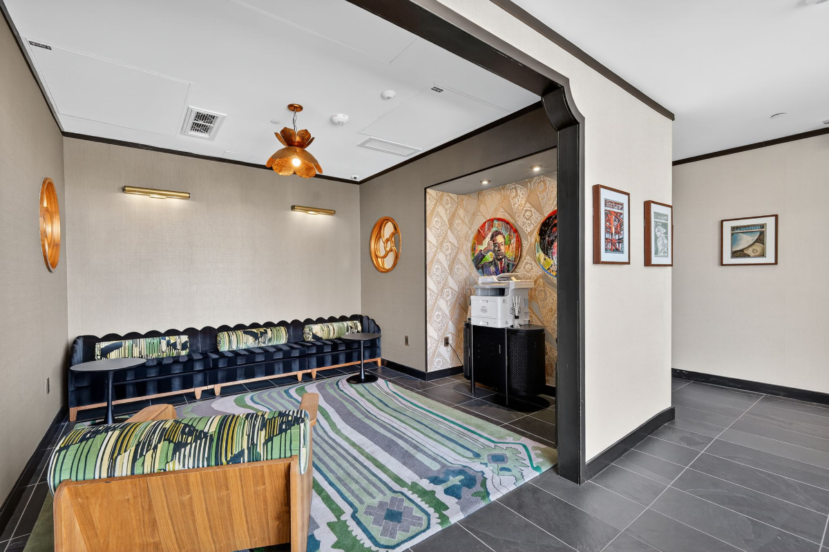 Pet-Friendly 2BR Apartment with In-Unit Washer/Dryer, AC & Wood Floors - Photo 4