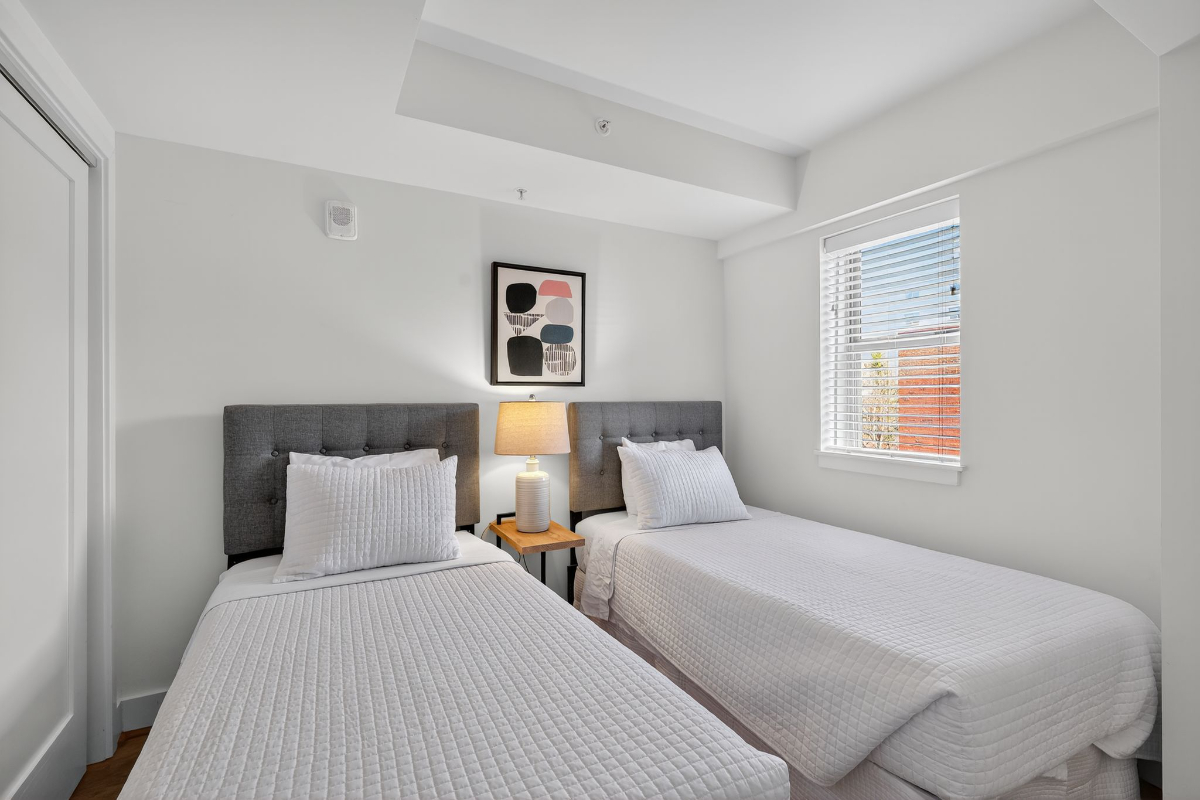 Pet-Friendly 2BR Apartment with In-Unit Washer/Dryer, AC & Wood Floors - Photo 1