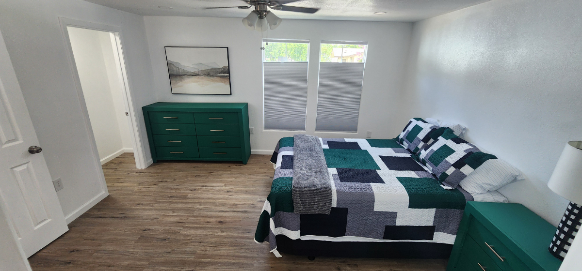 Beautiful Beige Bungalow close to everything.  Newly renovated and furnished, 3-2 - Photo 12