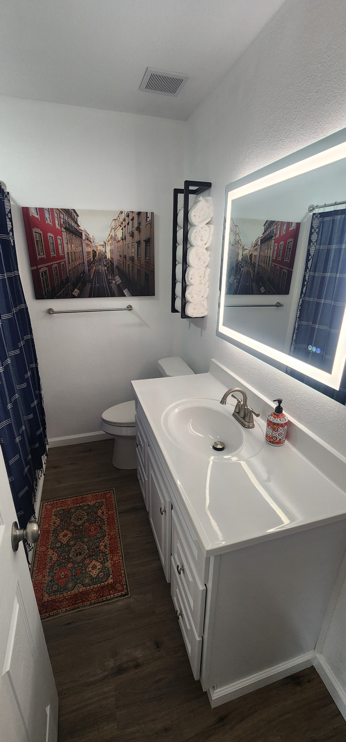 Beautiful Beige Bungalow close to everything.  Newly renovated and furnished, 3-2 - Photo 8