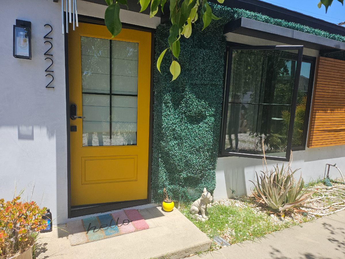 Couture Cottage in Garden - Photo 2