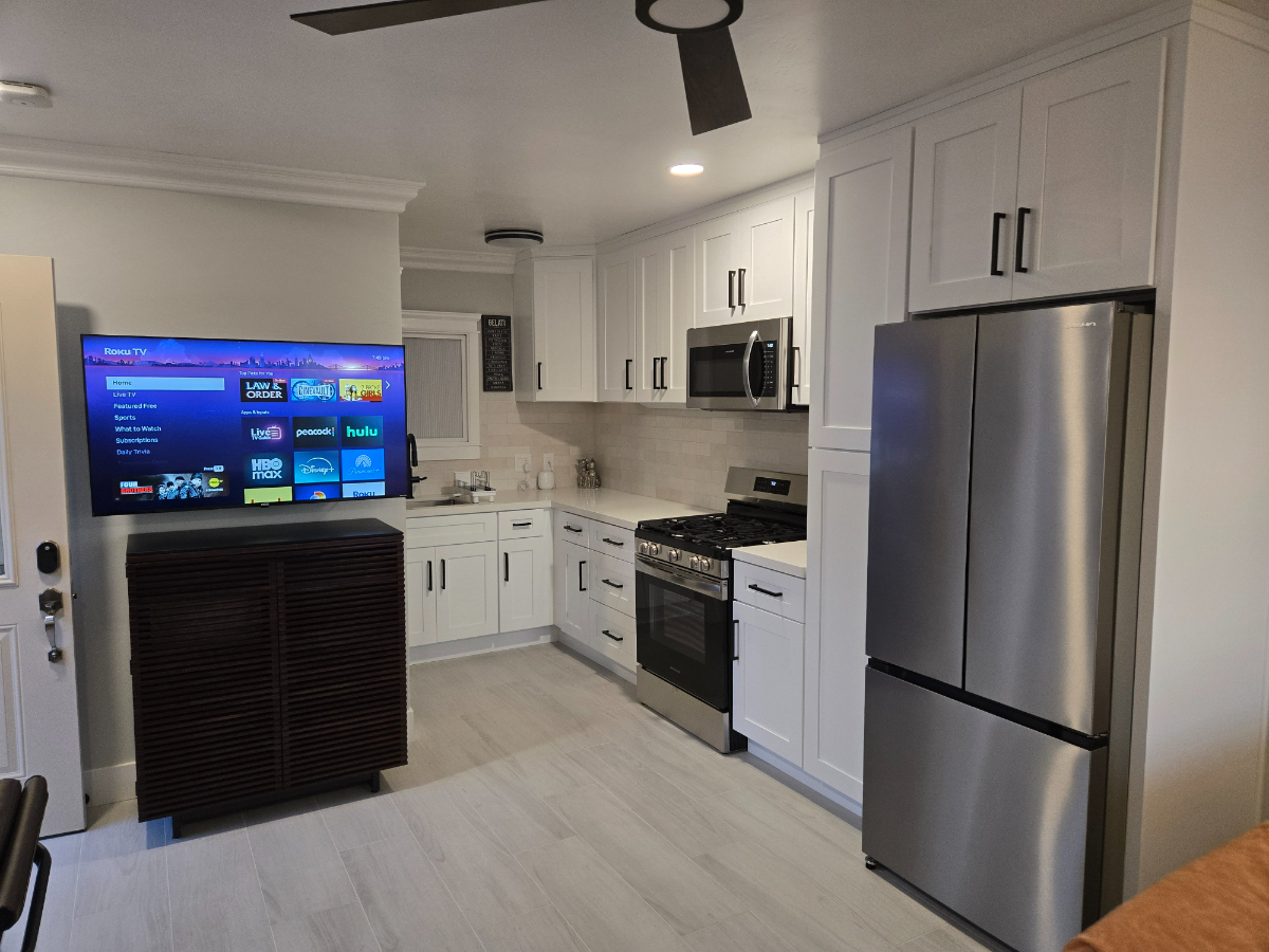 Private ADU in Quiet Backyard - Fully Furnished, Great Views, Blackout Shades, Shared Pool - Photo 3