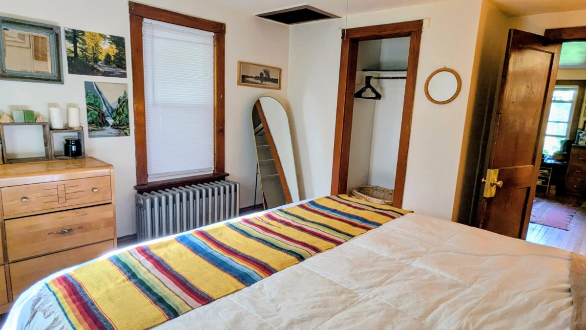 Artsy Furnished Rental with King Bed, Shared Kitchen and Cozy Porch Space - Photo 3