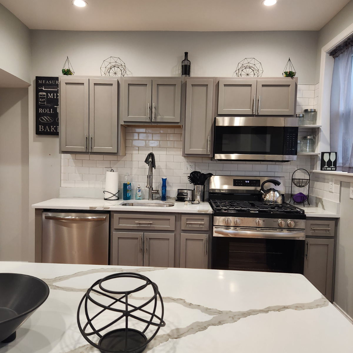 Newly Renovated Single-Family Home - Photo 6