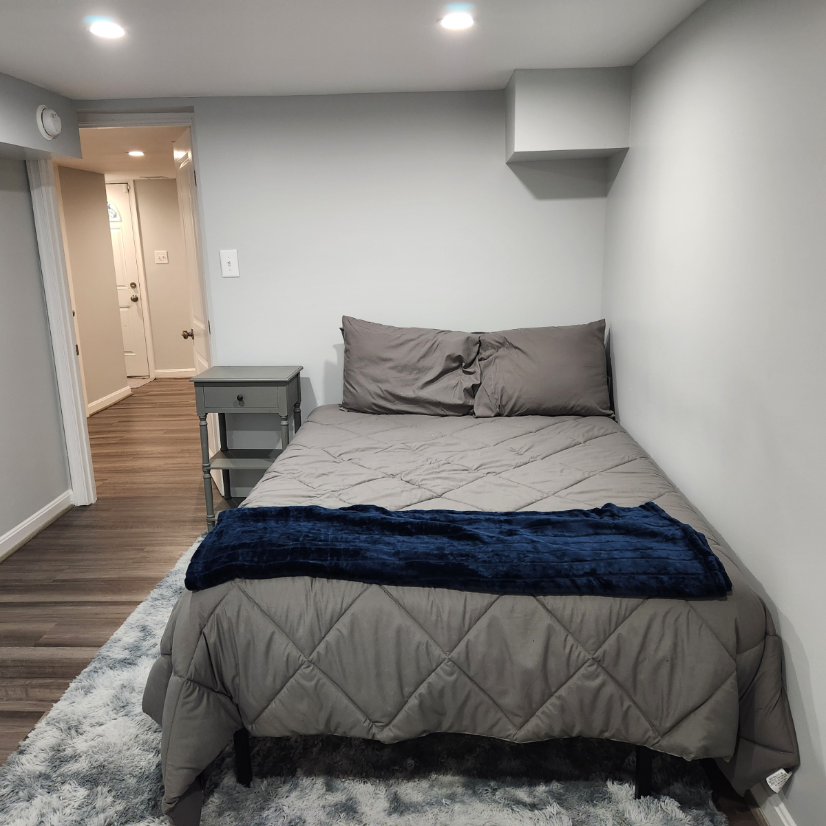 Newly Renovated Single-Family Home - Photo 10