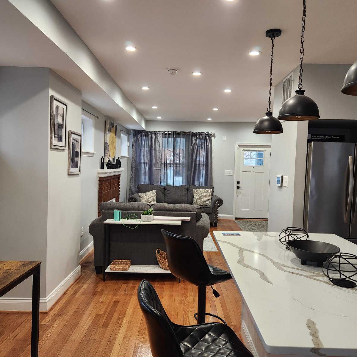 Newly Renovated Single-Family Home - Photo 5
