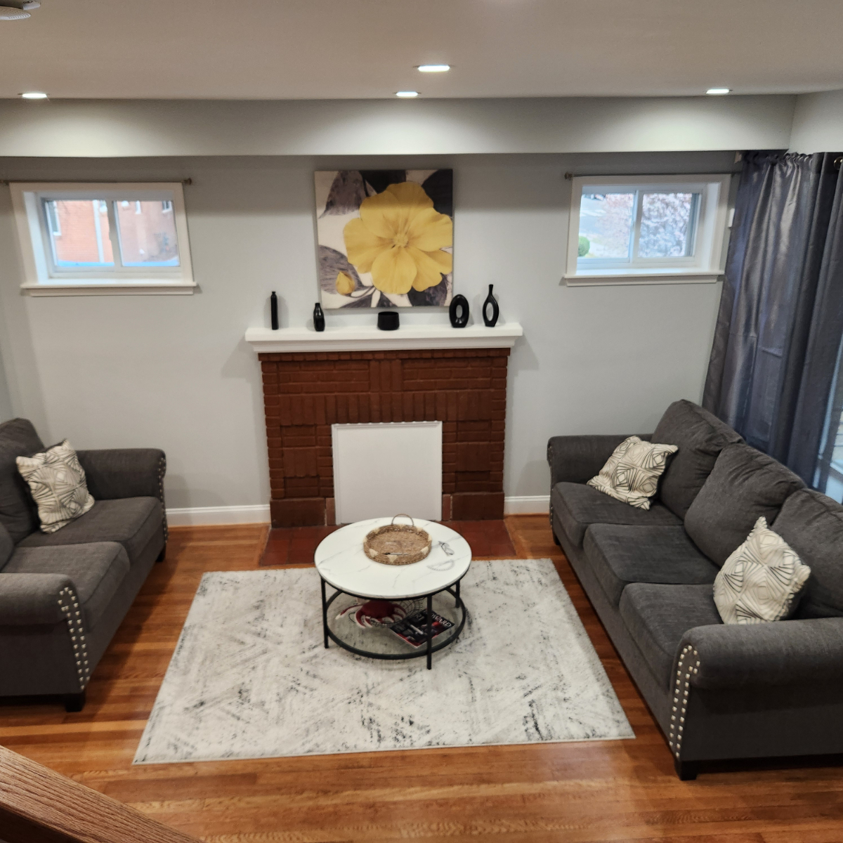 Newly Renovated Single-Family Home - Photo 4