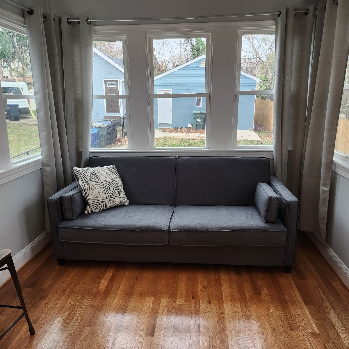 Newly Renovated Single-Family Home - Photo 7