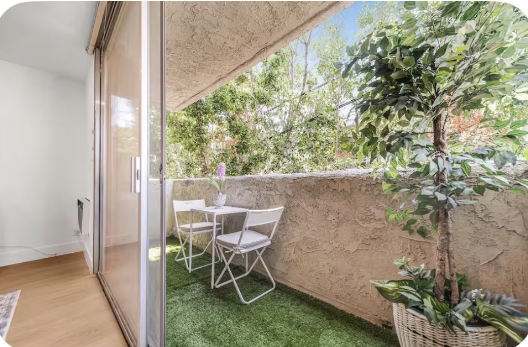 Furnished 2 bedroom Brentwood Condo- walk to Cafes and Shops - Photo 6