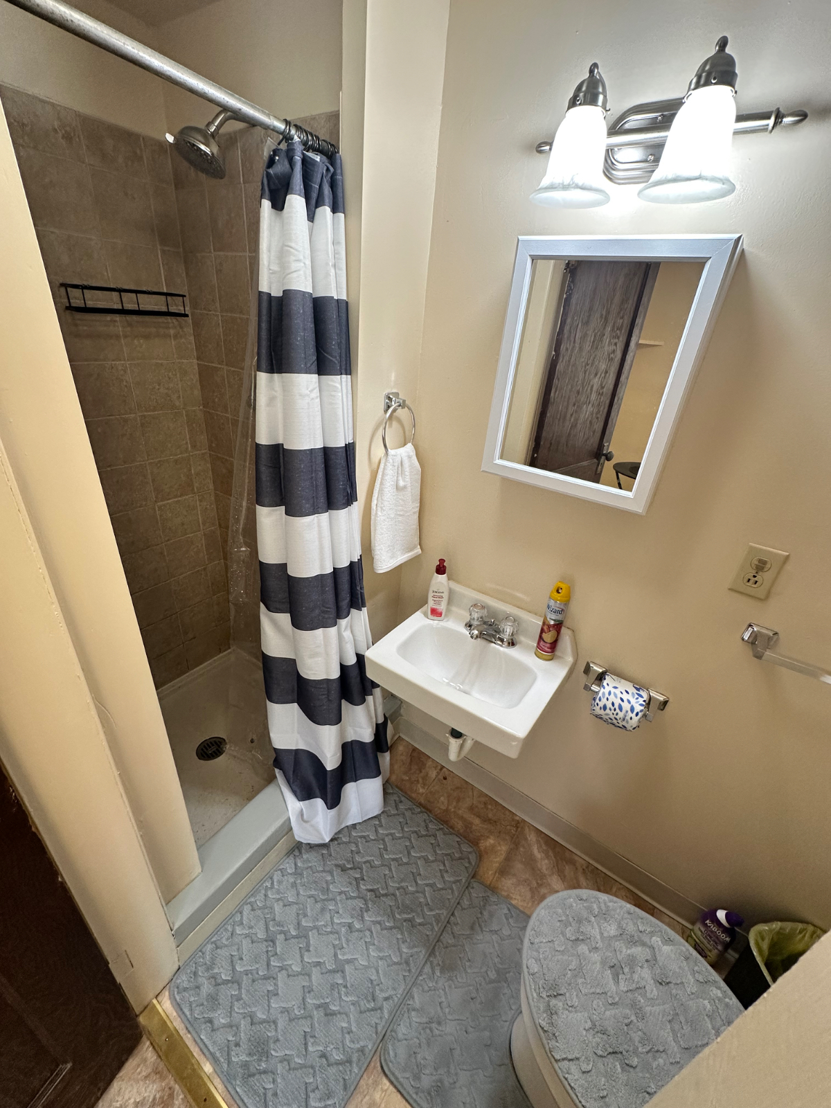 Private 1-Bedroom Apartment Near Syracuse Hospitals | No Sharing | Free Wi-Fi | Off street parking - Photo 9