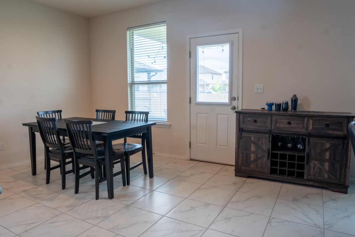 Spacious Furnished 3BR|2.5BA, Loft, Home Office, Included Utilities & Large Illuminated Backyard - Photo 1