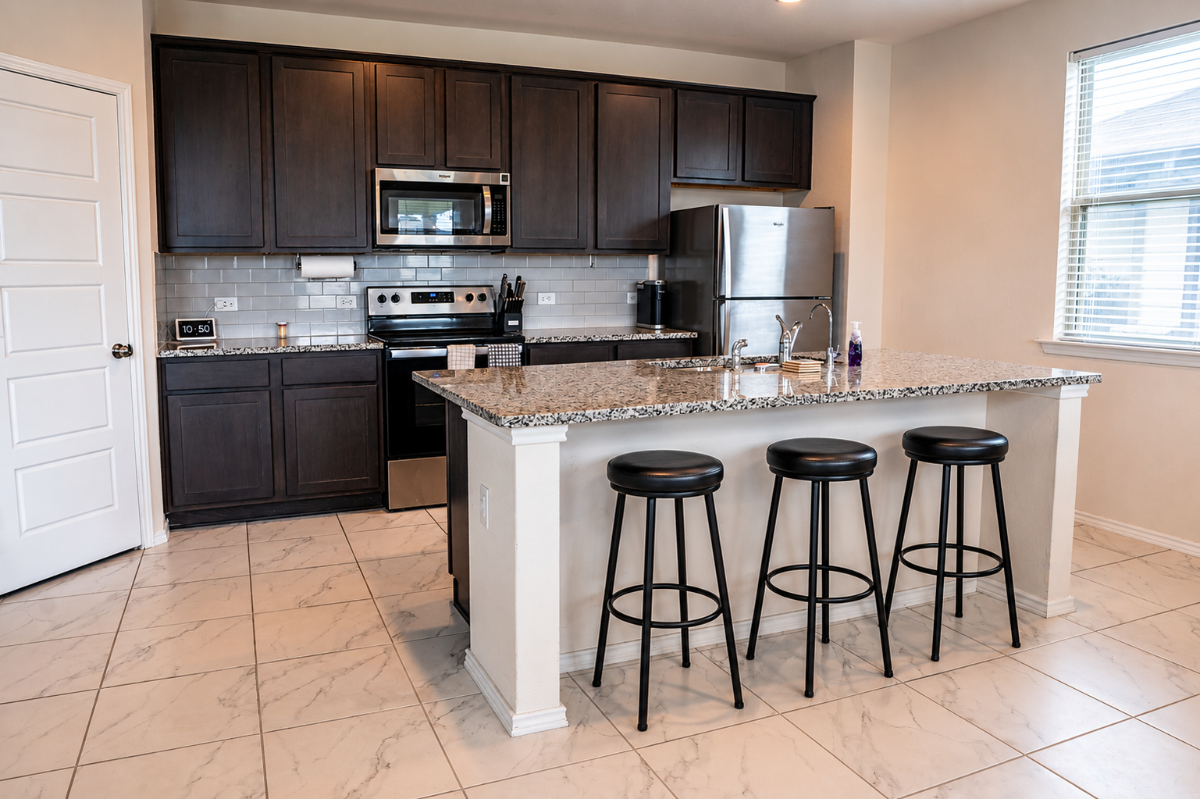 Spacious Furnished 3BR|2.5BA, Loft, Home Office, Included Utilities & Large Illuminated Backyard - Photo 3