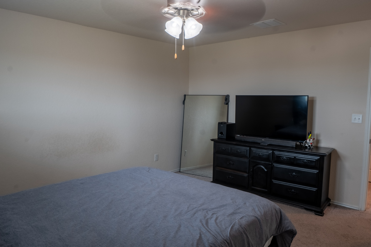 Spacious Furnished 3BR|2.5BA, Loft, Home Office, Included Utilities & Large Illuminated Backyard - Photo 12