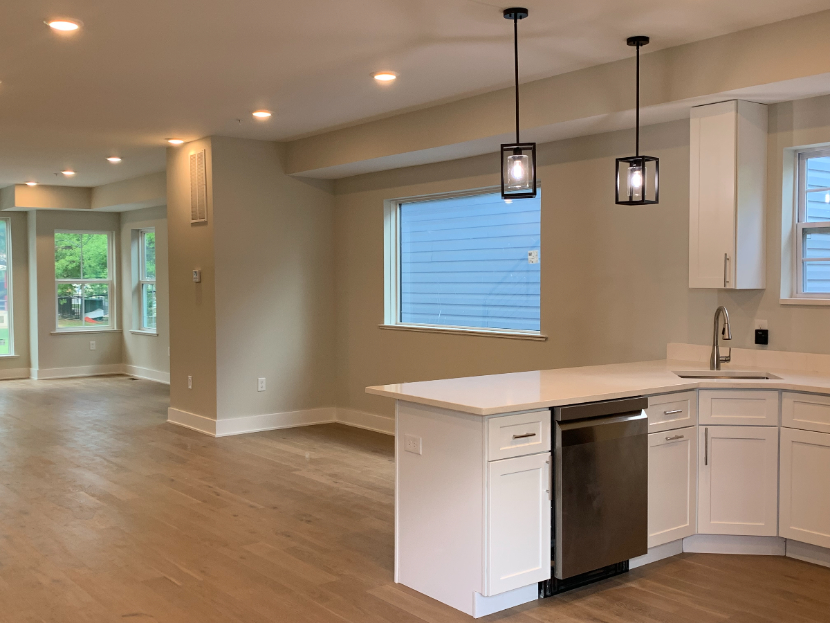 Luxury Furnished Executive Residence / 5BR / 4BA /New Construction - Photo 5