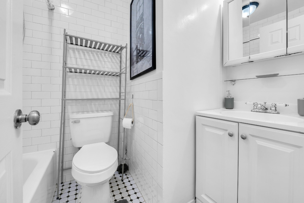 Chic Modern 3BR in Prime Park Slope — Steps to Prospect Park - Photo 3
