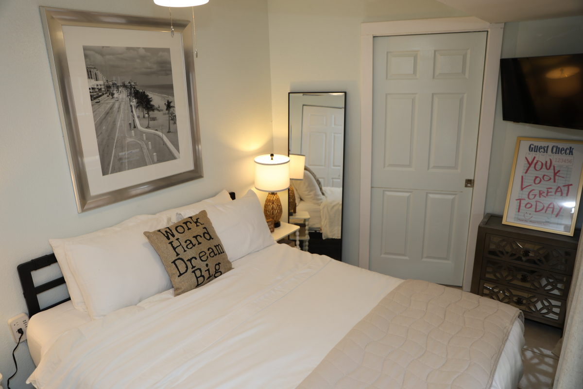 Cozy Beach Getaway - Photo 3
