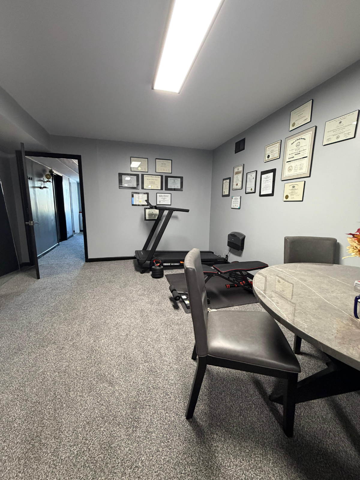 1100 Murdoch Ave - Newly Furnished Studio Apartments 1150$/month - Utilities Included - Perfect for - Photo 2