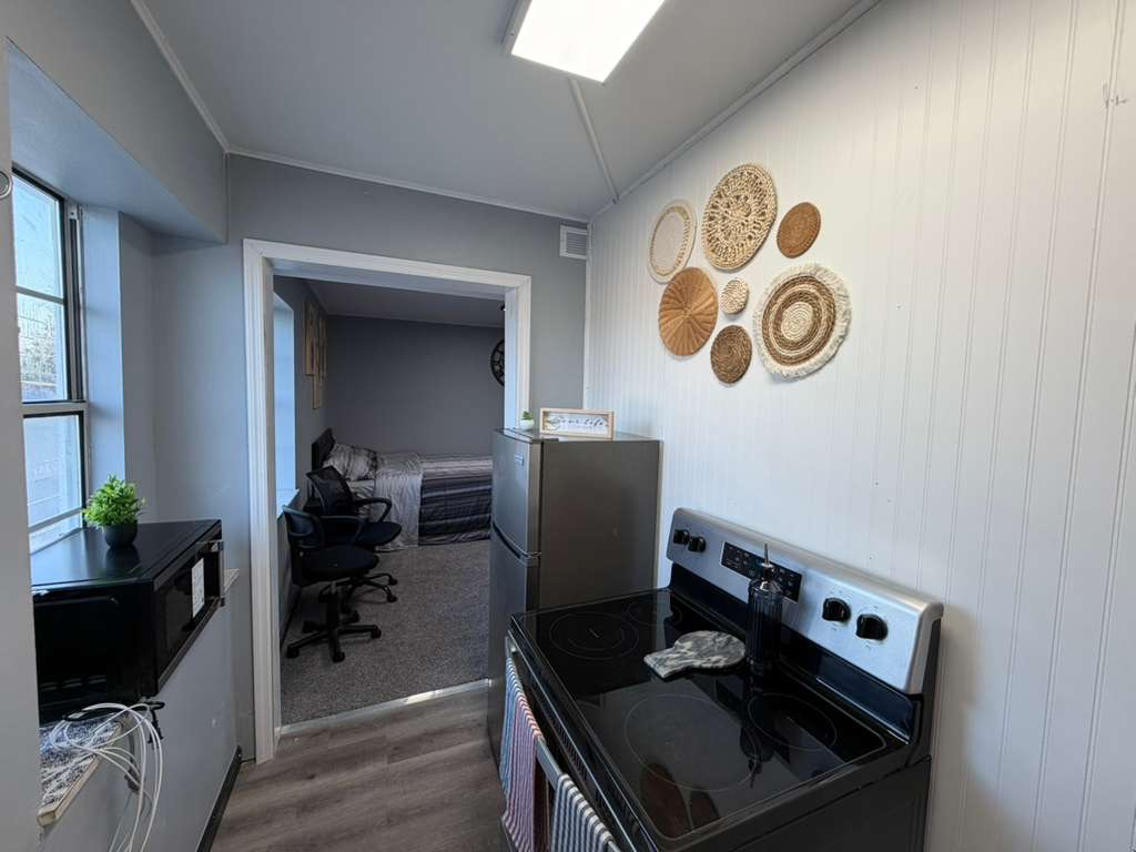 1100 Murdoch Ave - Newly Furnished Studio Apartments 1150$/month - Utilities Included - Perfect for - Photo 4