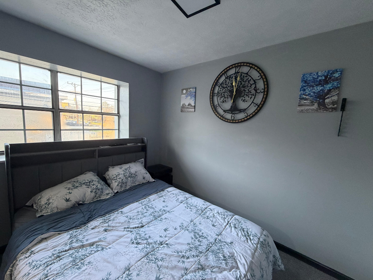 1100 Murdoch Ave - Newly Furnished Studio Apartments 1150$/month - Utilities Included - Perfect for  - Photo 11