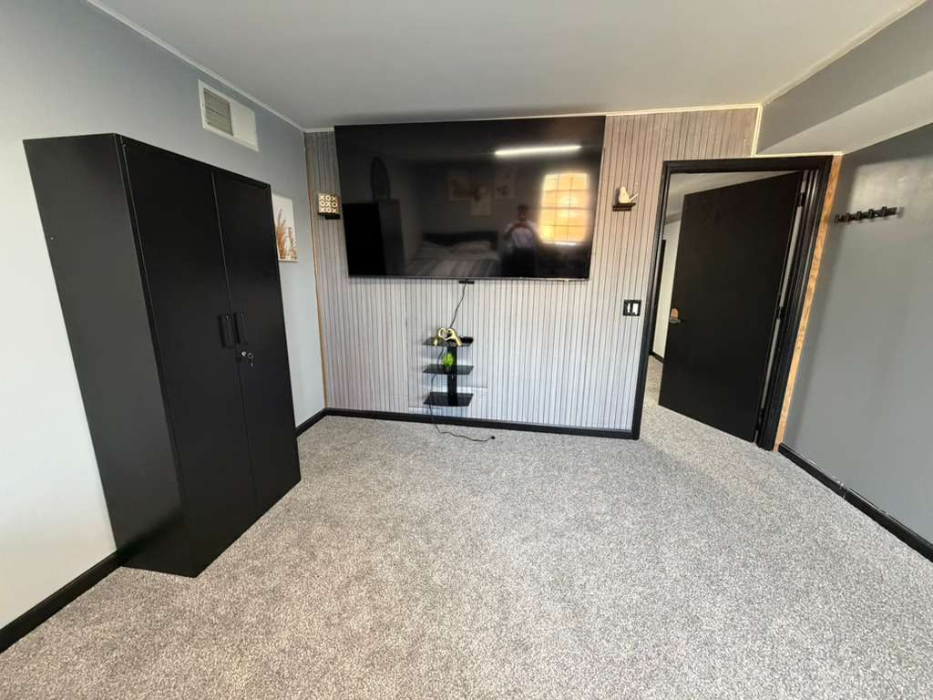 1100 Murdoch Ave - Newly Furnished Studio Apartments 1150$/month - Utilities Included - Perfect for  - Photo 6