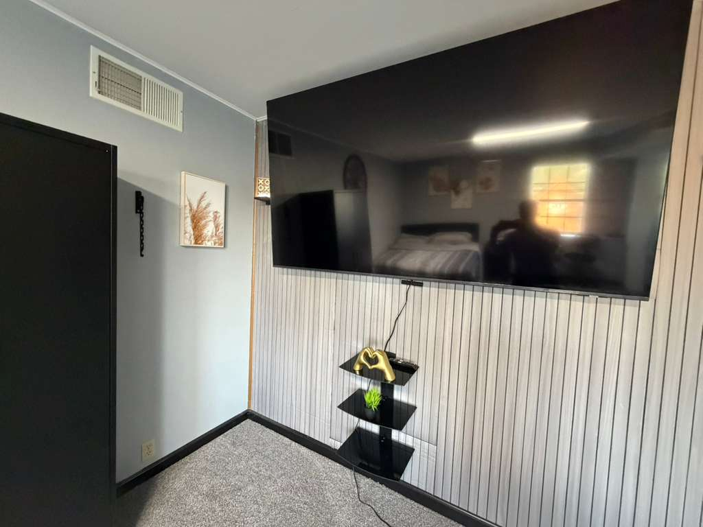 1100 Murdoch Ave - Newly Furnished Studio Apartments 1150$/month - Utilities Included - Perfect for  - Photo 8