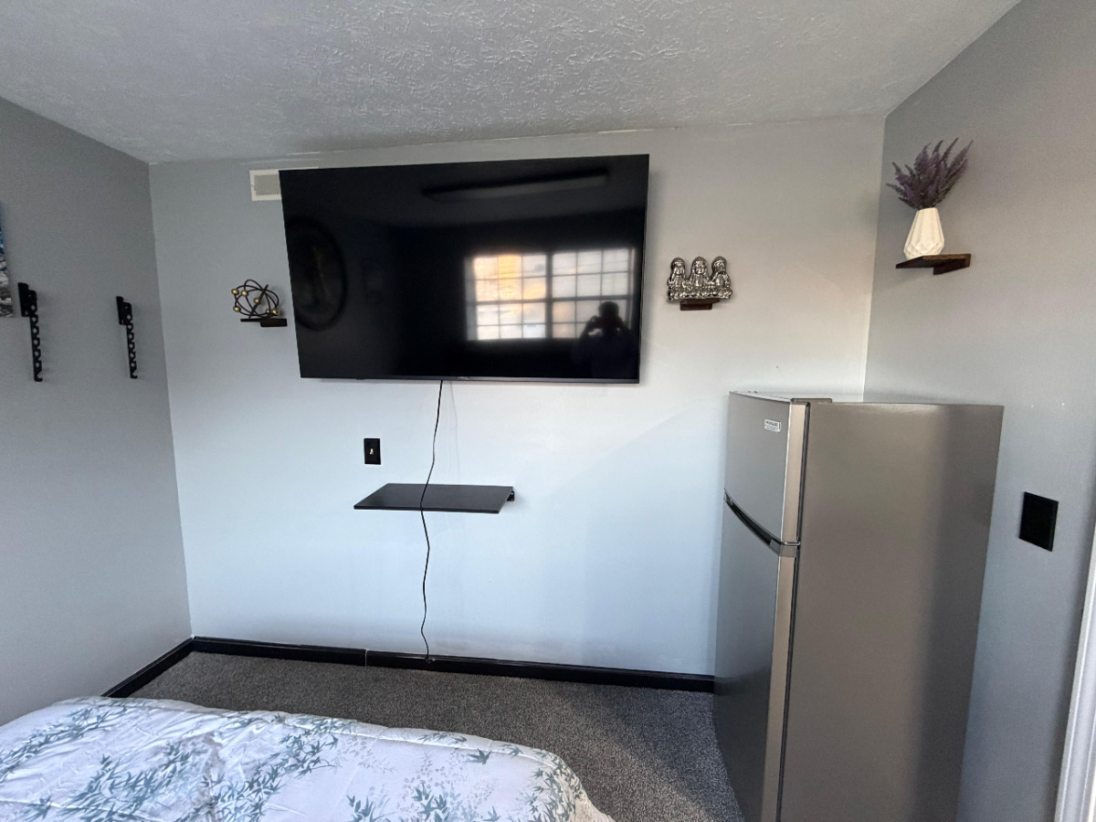 1100 Murdoch Ave - Newly Furnished Studio Apartments 1150$/month - Utilities Included - Perfect for  - Photo 4