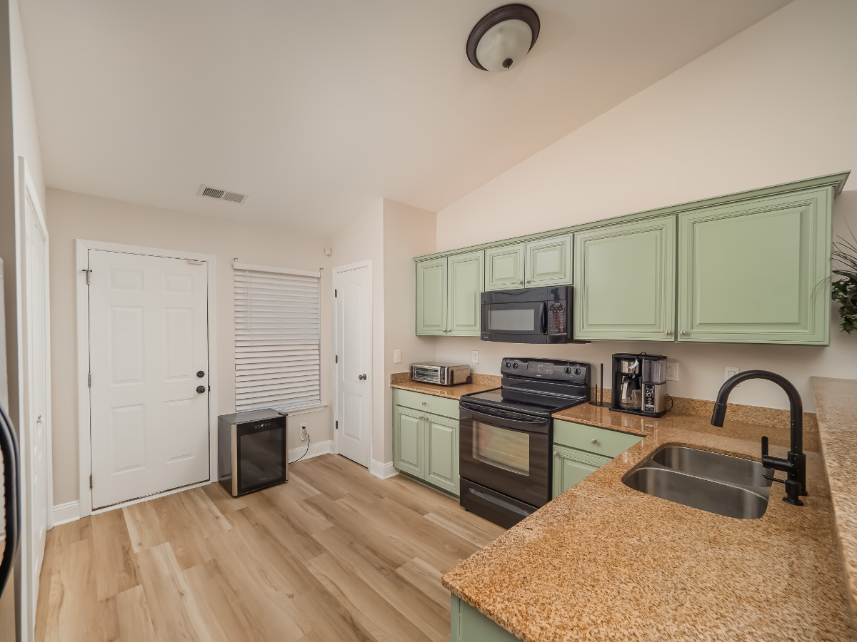 Pet Friendly Lexington Retreat Fully Furnished 2BR 2BA - Photo 6
