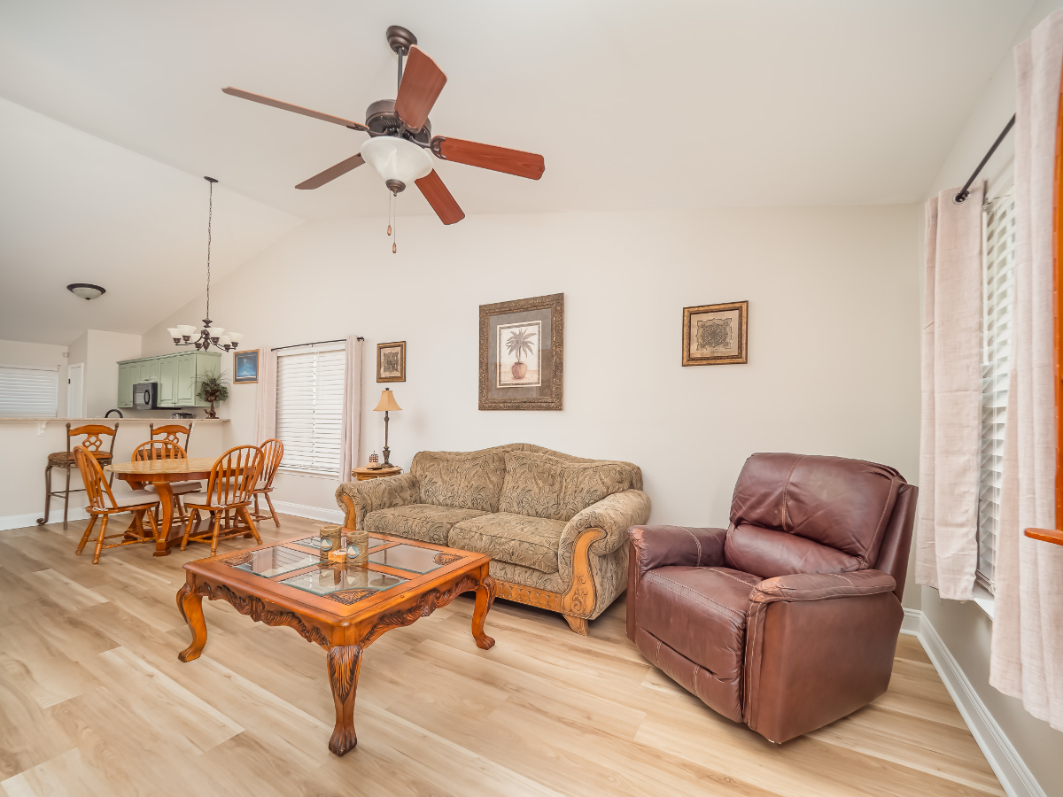 Pet Friendly Lexington Retreat Fully Furnished 2BR 2BA - Photo 2