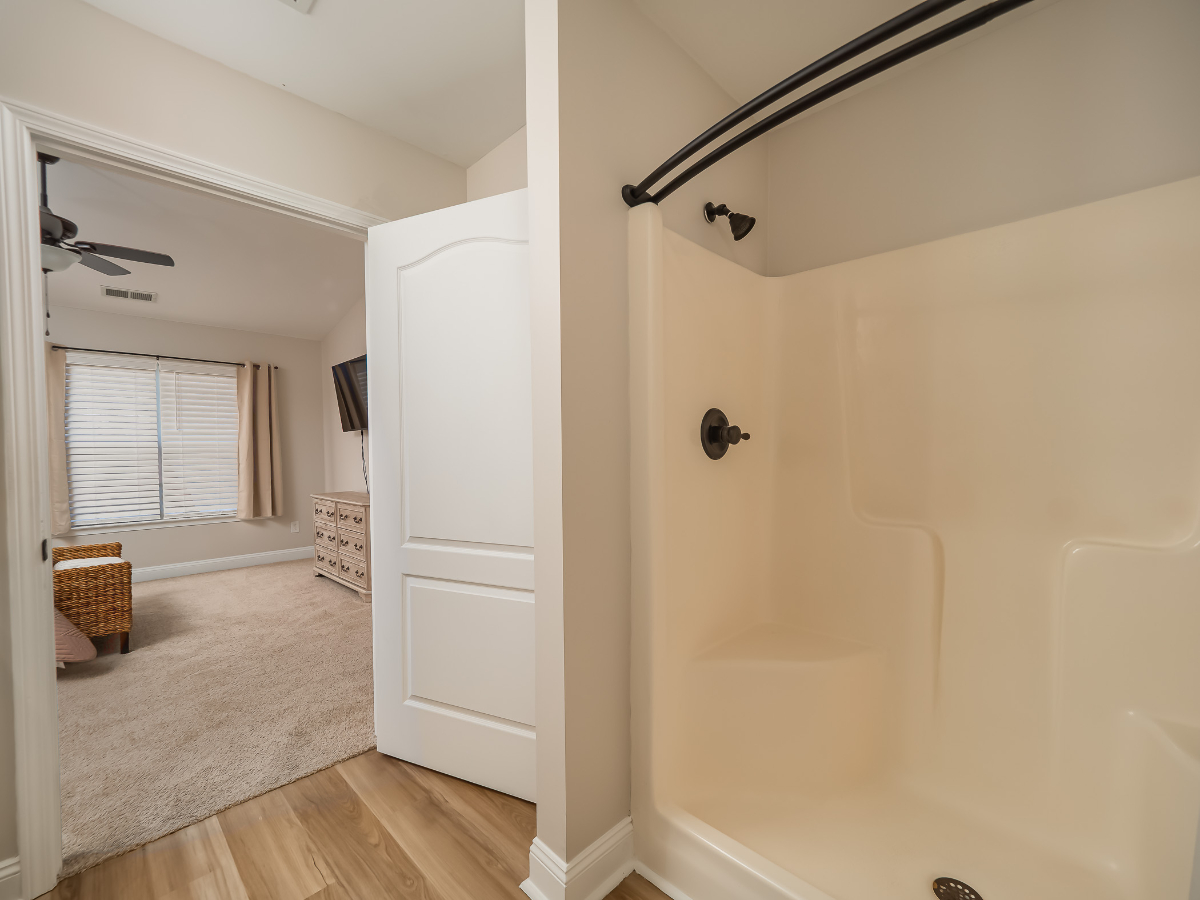 Pet Friendly Lexington Retreat Fully Furnished 2BR 2BA - Photo 11