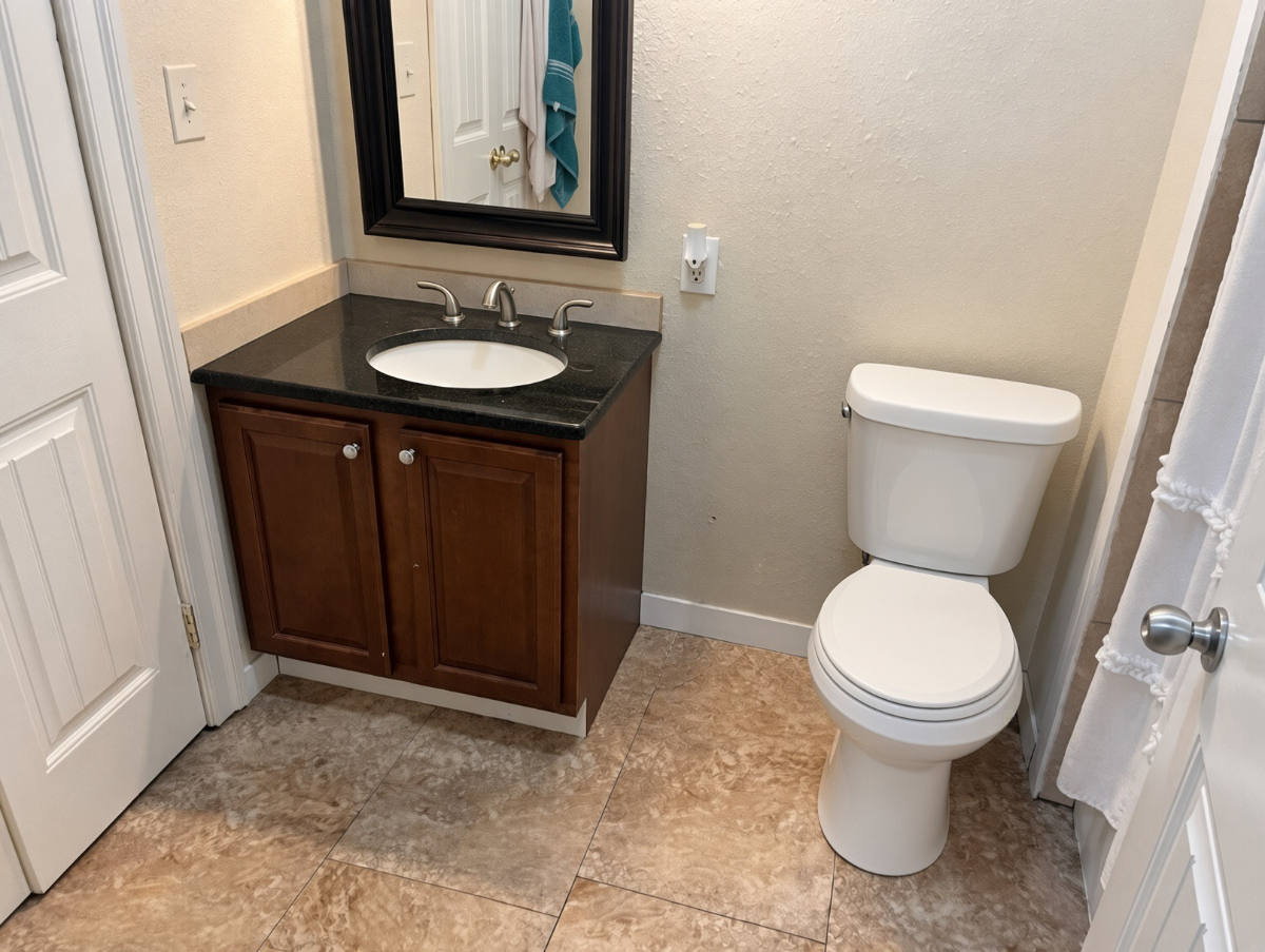 Comfortable Furnished Triplex Living in Palm Heights – 5 Minutes to Downtown San Antonio - Photo 10