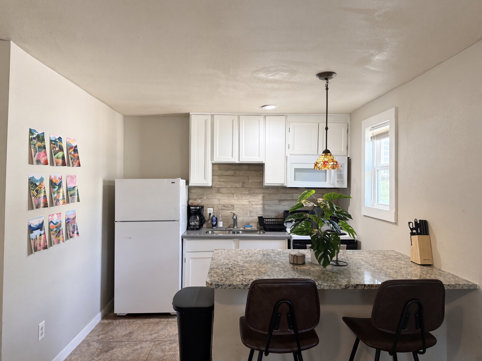 Comfortable Furnished Triplex Living in Palm Heights – 5 Minutes to Downtown San Antonio - Photo 3