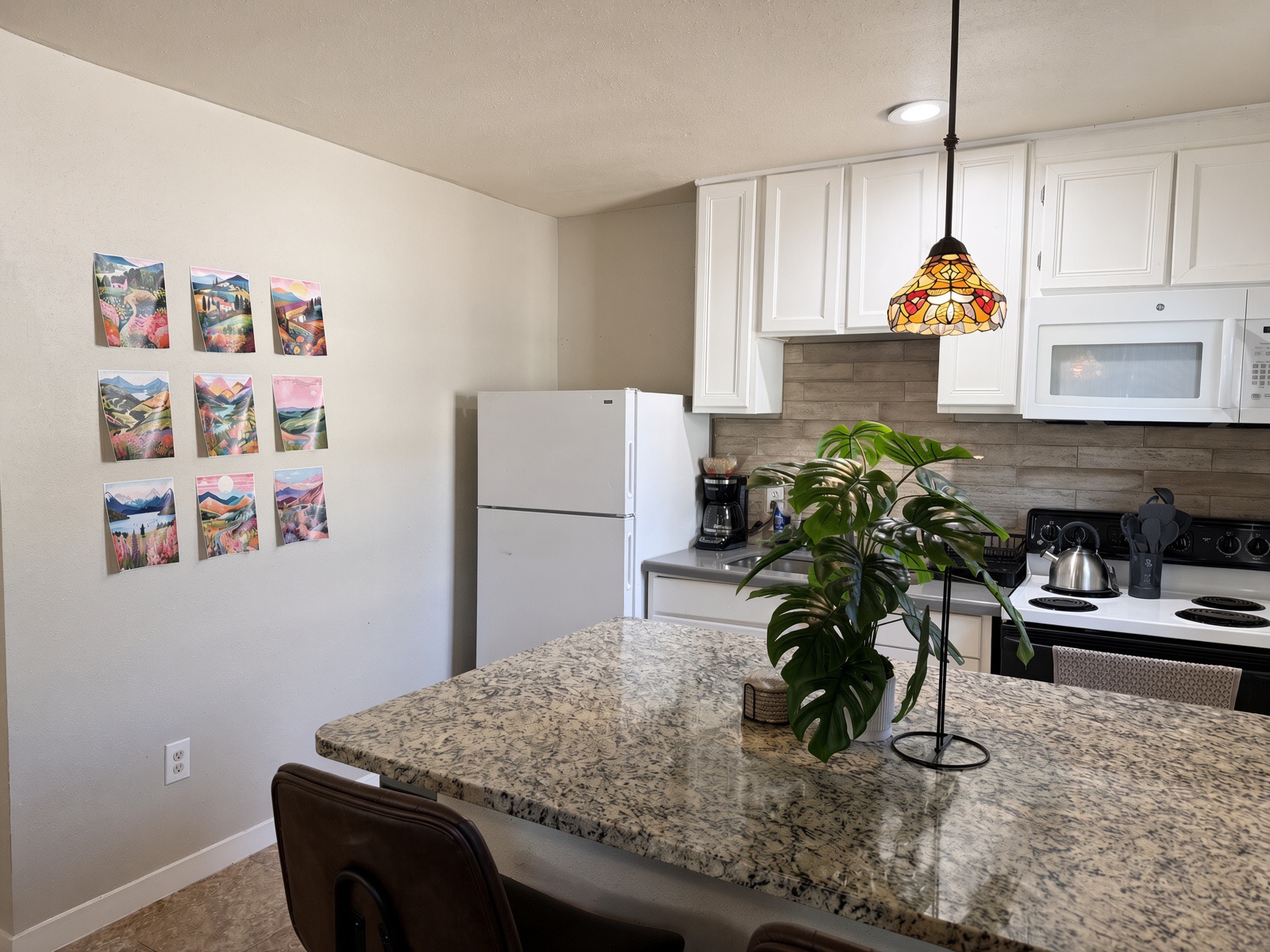 Comfortable Furnished Triplex Living in Palm Heights – 5 Minutes to Downtown San Antonio