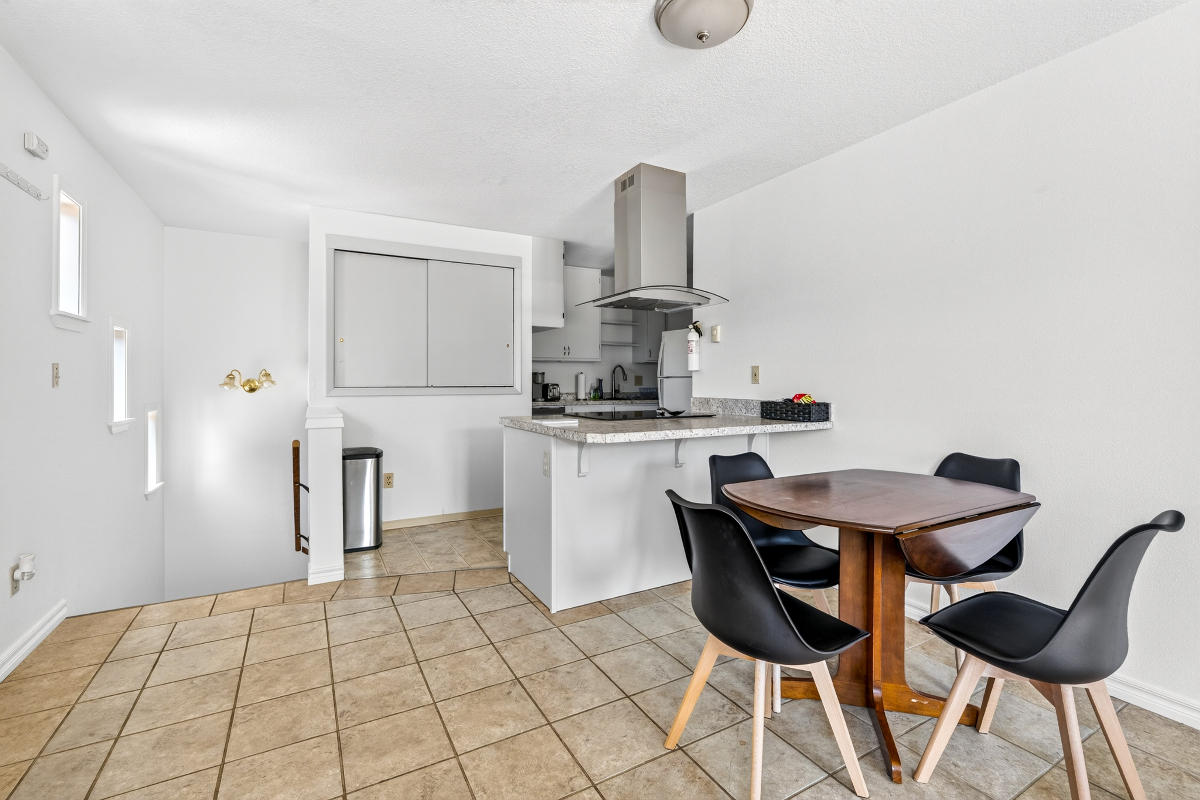 Fully Furnished Upstairs Duplex Near Redmond Airport, Hospitals & Downtown | Utilities Included | Extended Stay Ready - Photo 3