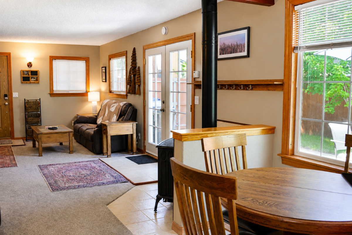 $3,500/month - ALL UTILITIES INCLUDED Fully Furnished 2BR/1BA | Old Mill District | Fenced Yard | Dog Friendly - Photo 2
