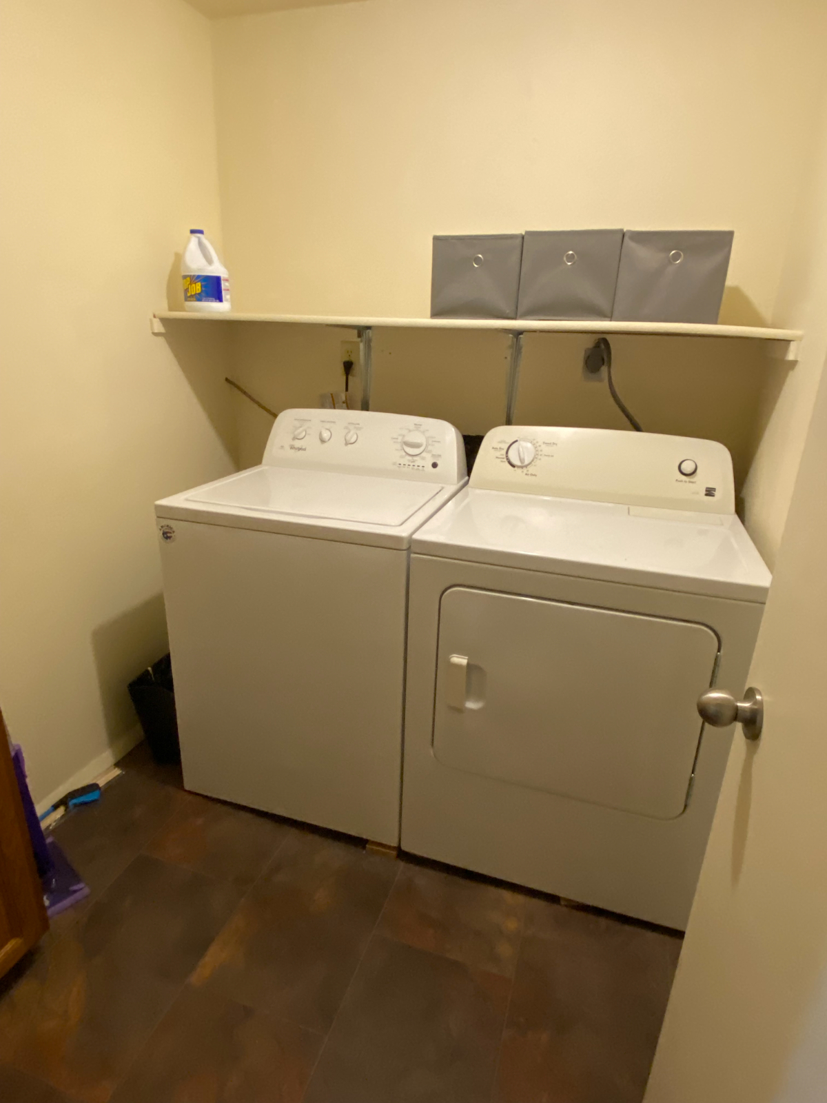 Cozy Furnished Room with Full Bed - Photo 4