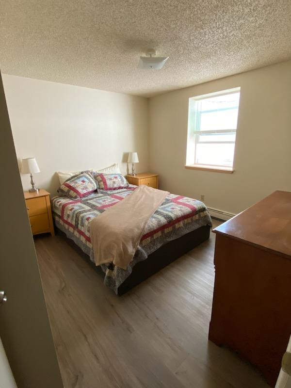 Cozy Furnished Room with Full Bed - Photo 6