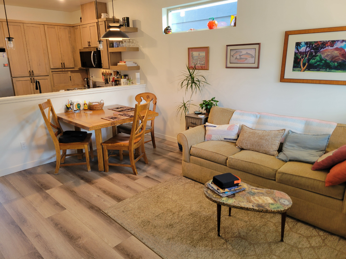 Furnished Suite With Private Bath And High-Speed Internet, Near St. Charles Hospital, Shopping and New Library - Photo 4