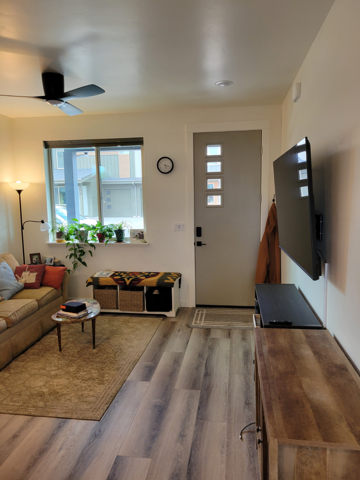 Furnished Suite With Private Bath And High-Speed Internet, Near St. Charles Hospital, Shopping and New Library - Photo 3