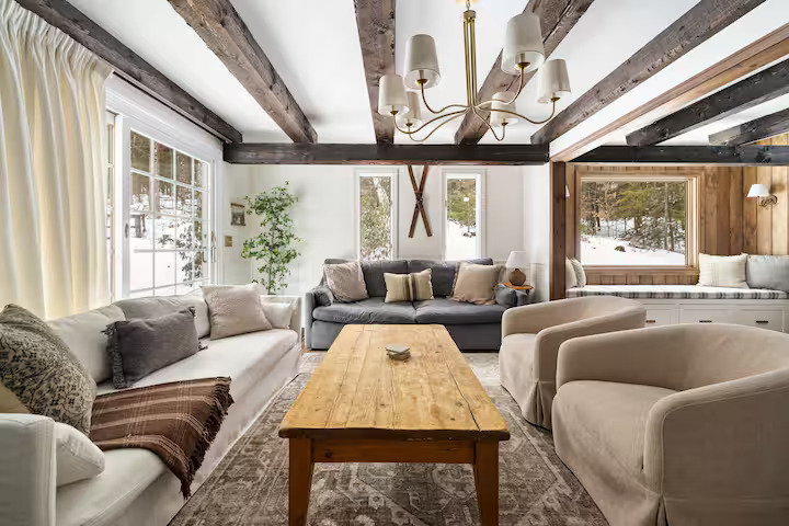 Quiet Hilltop Retreat - Full Cabin - Photo 2