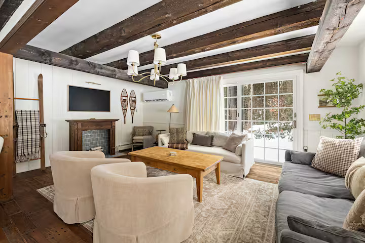 Quiet Hilltop Retreat - Full Cabin - Photo 1