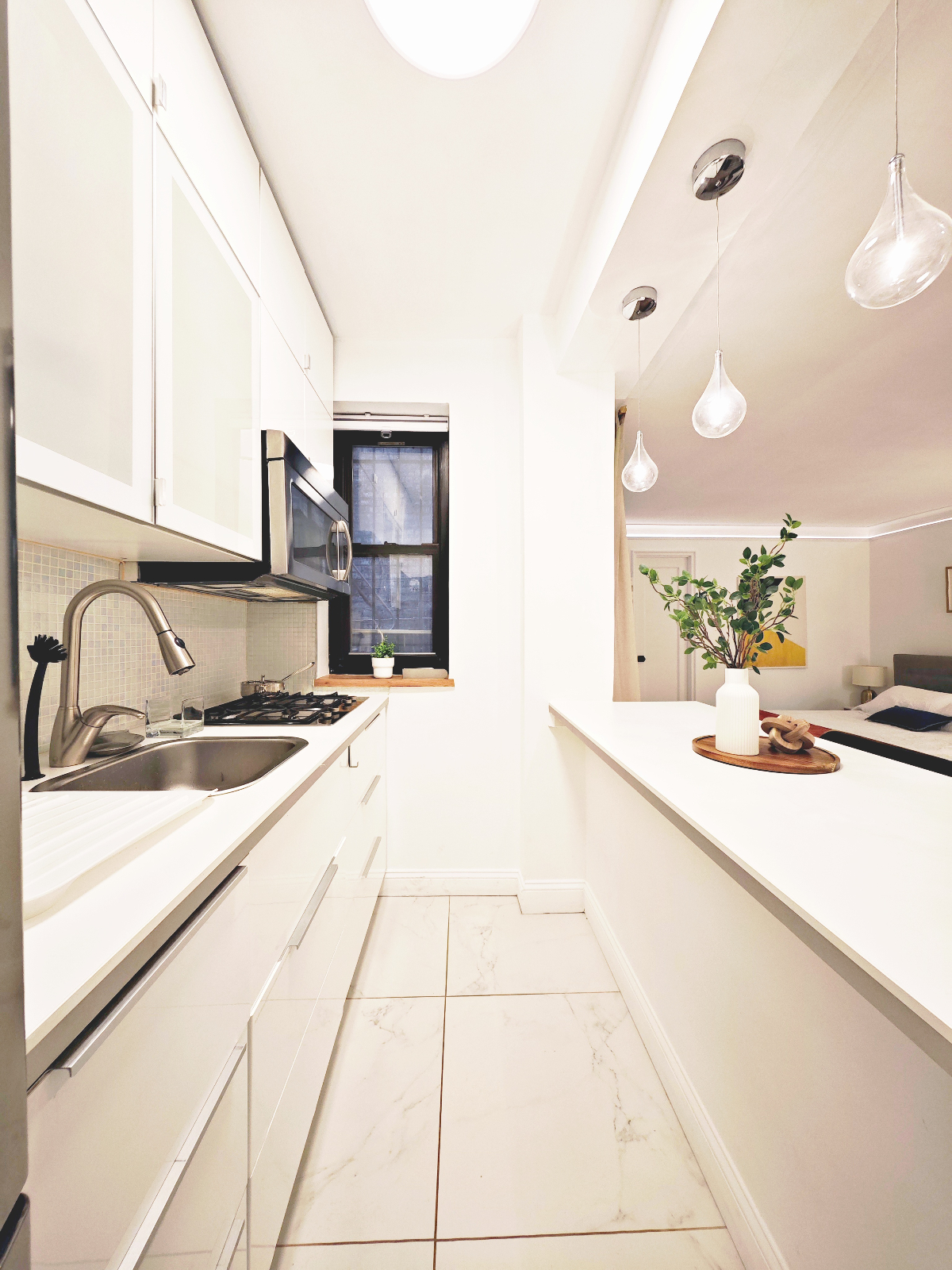 Upper West Side Studio - Steps to Central Park & Lincoln Center - Photo 4