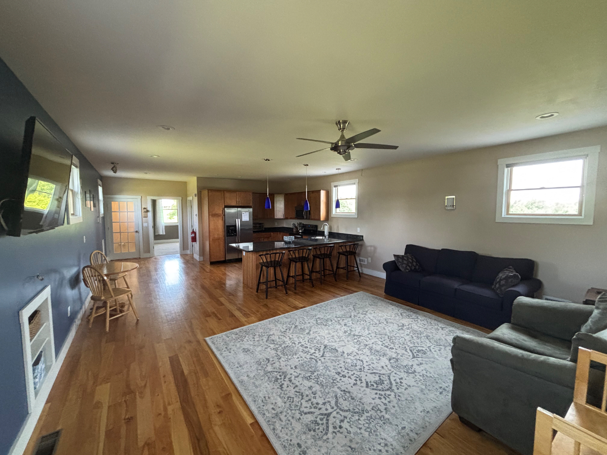Philo Heights: Beautiful Charlotte Apartment near Mount Philo - Photo 4