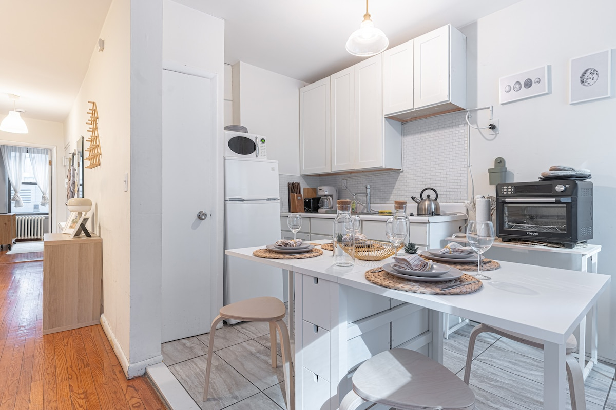 Chic & Stylish 3BR in NoMad - Workspace, Smart TVs & Steps to Empire State - Photo 1