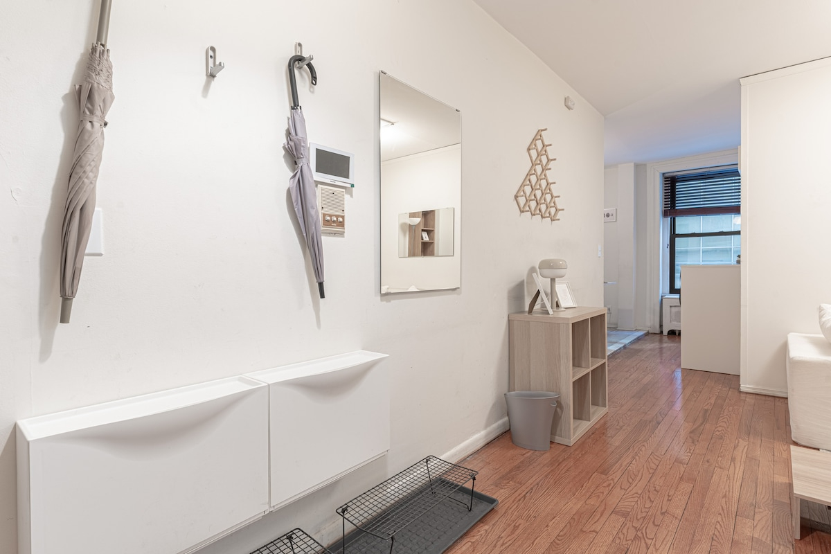 Chic & Stylish 3BR in NoMad - Workspace, Smart TVs & Steps to Empire State - Photo 2