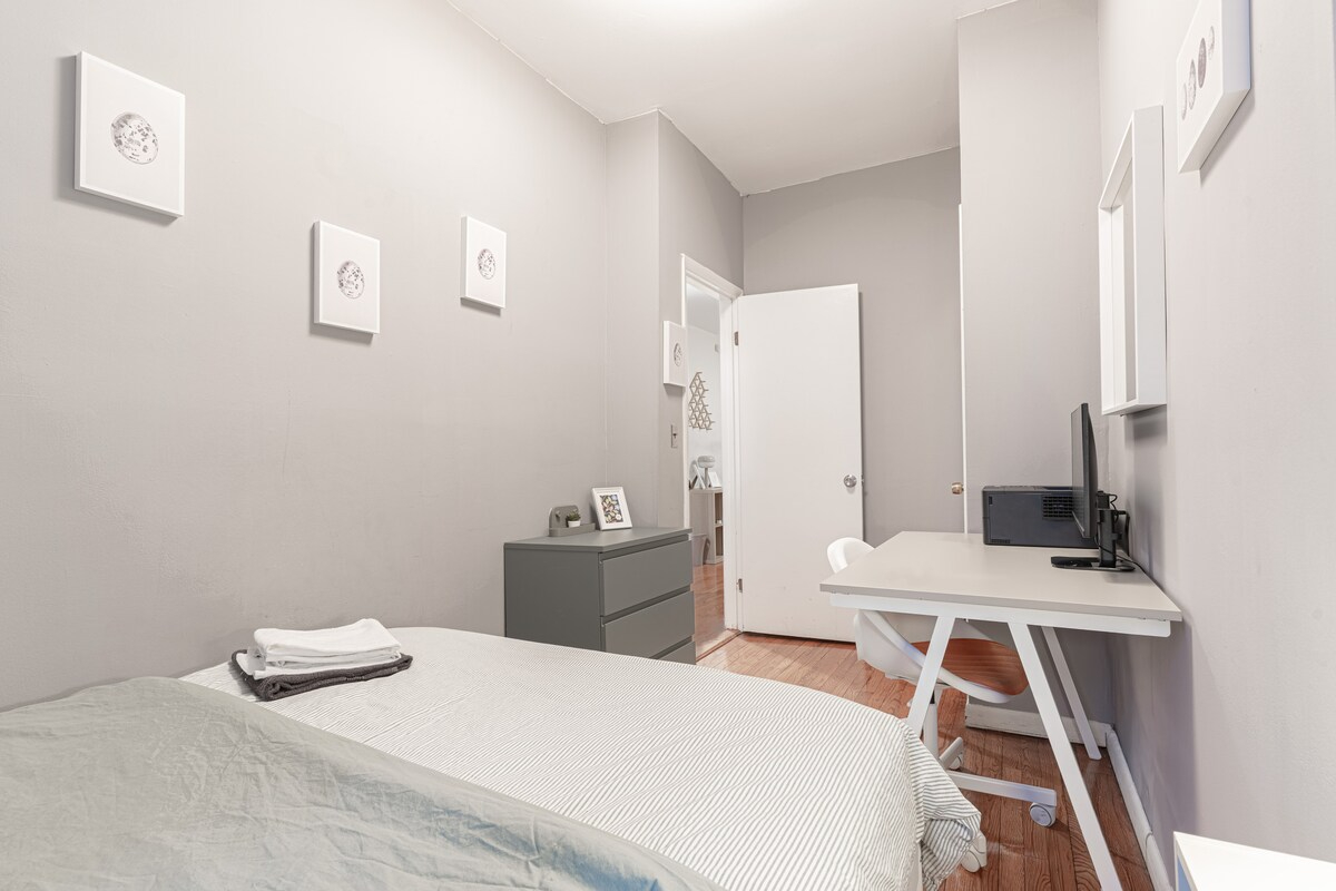 Chic & Stylish 3BR in NoMad - Workspace, Smart TVs & Steps to Empire State - Photo 4