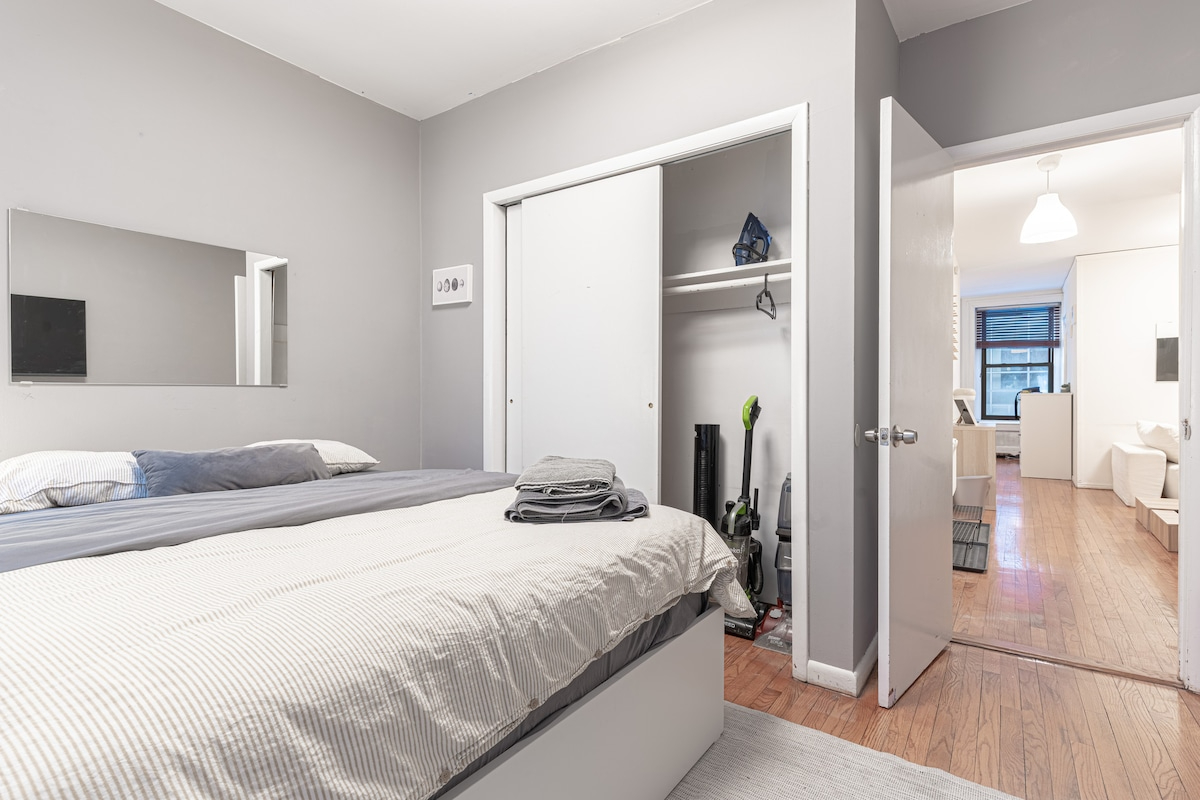 Chic & Stylish 3BR in NoMad - Workspace, Smart TVs & Steps to Empire State - Photo 8