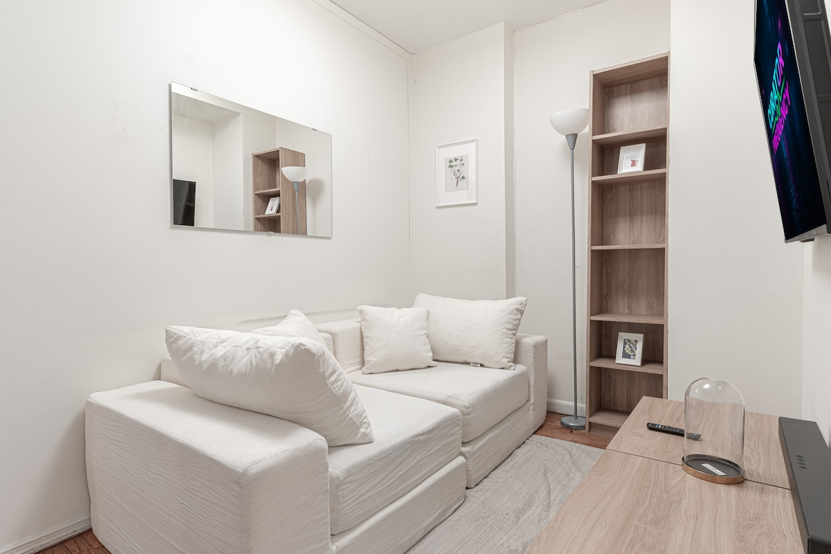 Chic & Stylish 3BR in NoMad - Workspace, Smart TVs & Steps to Empire State - Photo 11