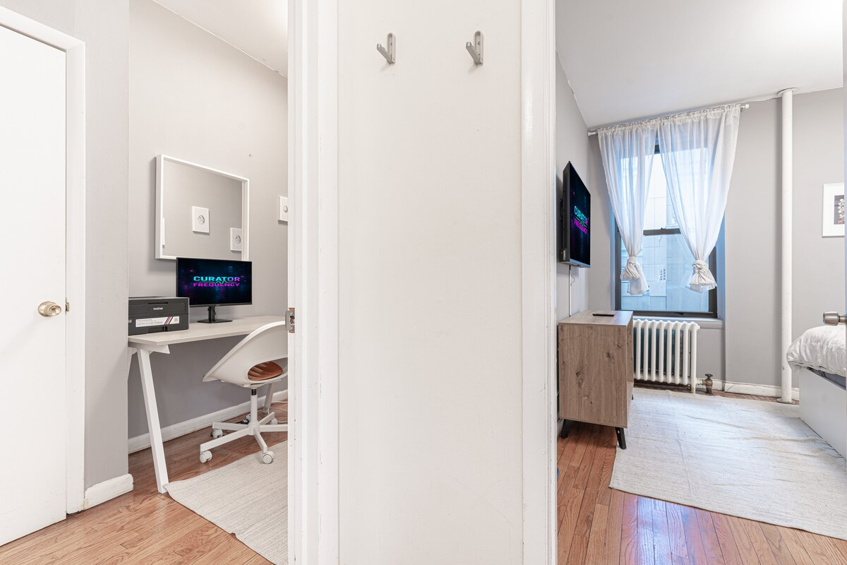 Chic & Stylish 3BR in NoMad - Workspace, Smart TVs & Steps to Empire State - Photo 12