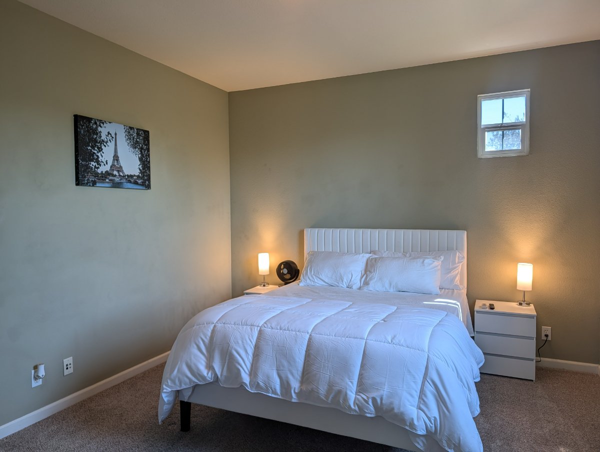Private Top-Floor Suite with Dedicated Office, En-Suite Bath & King Bed in Walkable Willow Glen - Photo 1